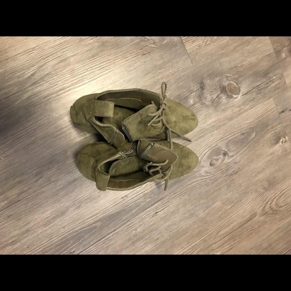 Steve Madden  women’s boots with heal
